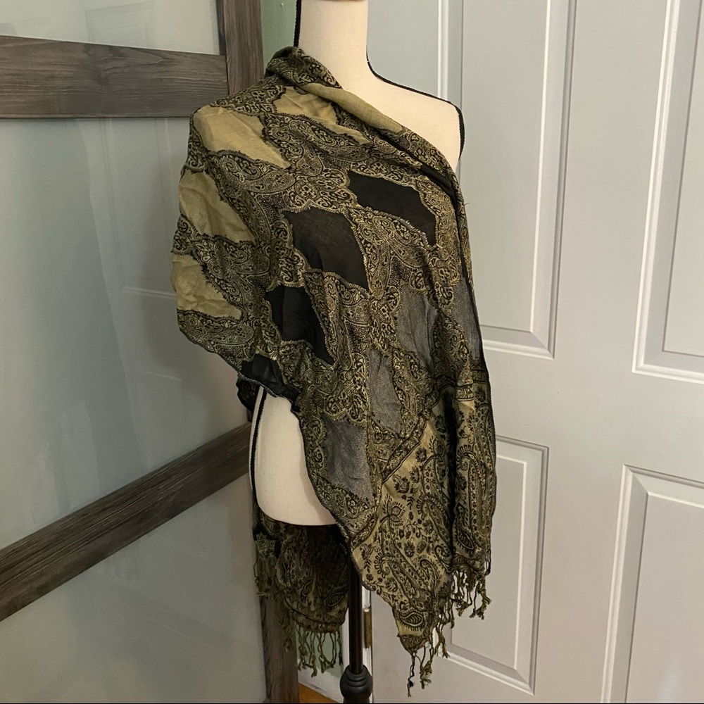 Gold tone fringe scarf